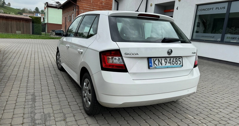 Skoda Fabia cena 25900 przebieg: 186000, rok produkcji 2016 z Ćmielów małe 67